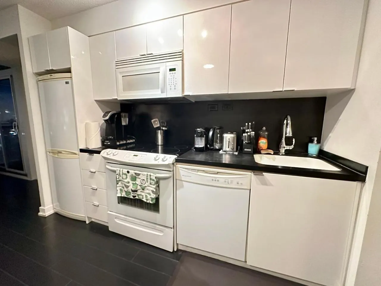Apartment Lakeview 2Bdrms 2Baths With 3 Real Beds And Parking Toronto