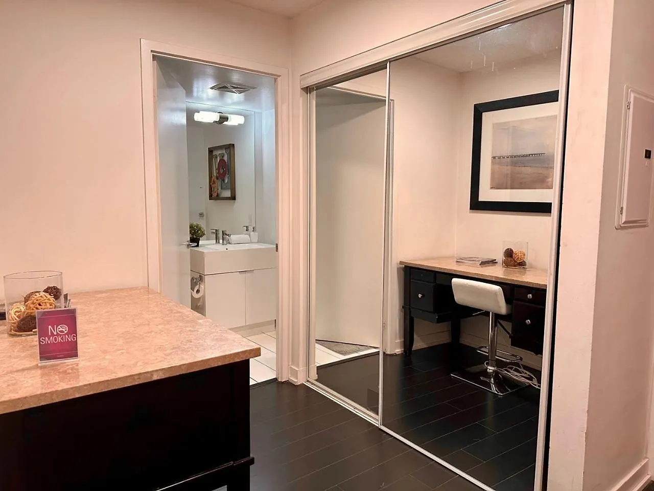 Lakeview 2Bdrms 2Baths With 3 Real Beds And Parking Toronto