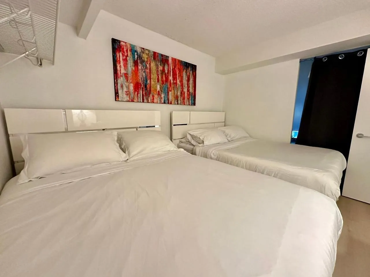 Lakeview 2Bdrms 2Baths With 3 Real Beds And Parking Toronto 0*,